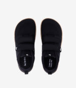 Sorte Be Lenka barfodssko med velcro, beige såler, bred tåboks; minimalistiske sneakers til naturlig bevægelse.