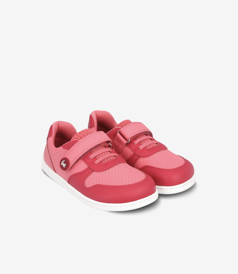 Be Lenka Scoot Kids barfodssko i lys og mørk pink, minimalistiske sneakers med bred tå, velcroremme og hvid sål.