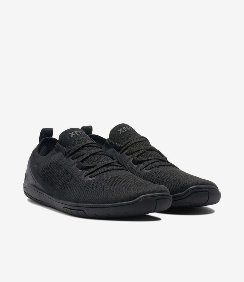 Sort Xero Nexus Knit Herre barfodssko med overdel i mesh, bred tåboks, minimalistisk design, fleksibel sål, set fra siden.
