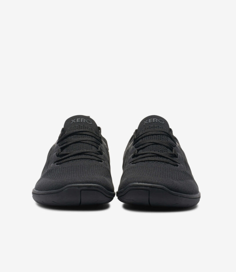 Sorte Xero Nexus Knit Herre barfodssko med meshoverdel, snørebånd og bred tåboks i minimalistisk design på hvid baggrund.
