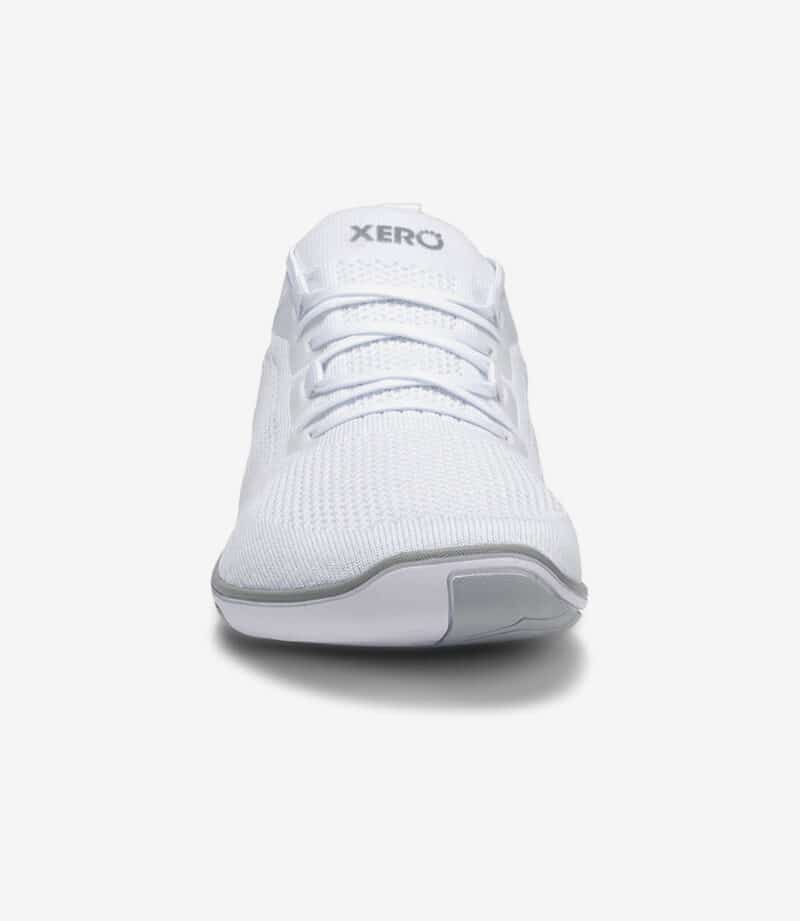 Hvide Xero Nexus Knit barfodssko med overdel i mesh, minimalistisk sneaker-stil, bred tåboks og letvægtskomfort.