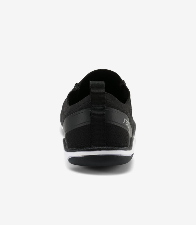 Sort og hvid Xero Nexus Knit barfodssko til kvinder, bred tåzone, trækflig, tekstureret strikoverdel, minimalistisk sål.