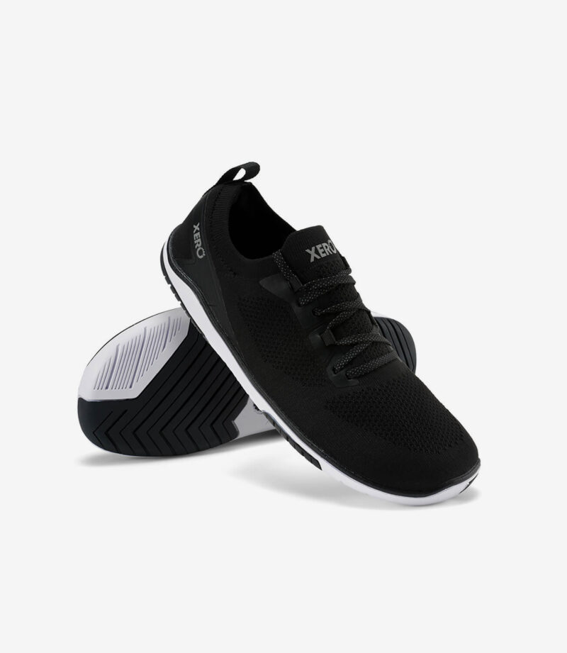 Sort og hvid Xero Nexus Knit barfodssko til kvinder, bred tåboks, minimalistiske sneakers med synlig slidbane og logoer.