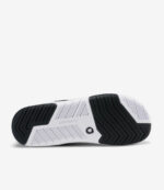 Hvid og sort Xero Nexus Knit barfodsskosål med vinklet slidbane, bred tåboks, minimalistisk sneaker-stil.