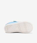 Xero Prio Mindre børn blå barfodsskosål med hvidt gummi, geometrisk profil, bred tåboks, minimalistisk sneaker-design.