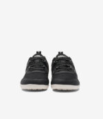 Xero Prio børn Sort/Hvid barfodssneakers, sort overdel, hvid sål, bred tåboks, minimalistiske børnesko, set forfra.