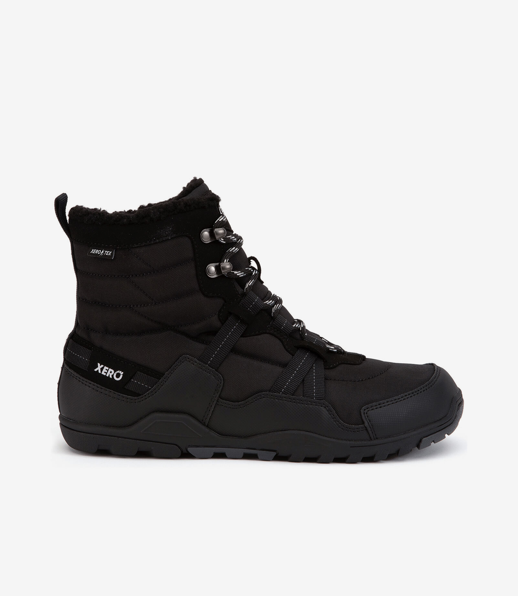 Sort Xero Alpine barfodssneestøvle med fleecefor, robust slidbane, bred tåboks og minimalistisk design til vintereventyr.