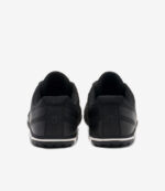 Sort Xero HFS II Dame minimalistisk barfodsløbesko, bred tåboks, logo på hælen, letvægtssål, dame sneakers bagfra.