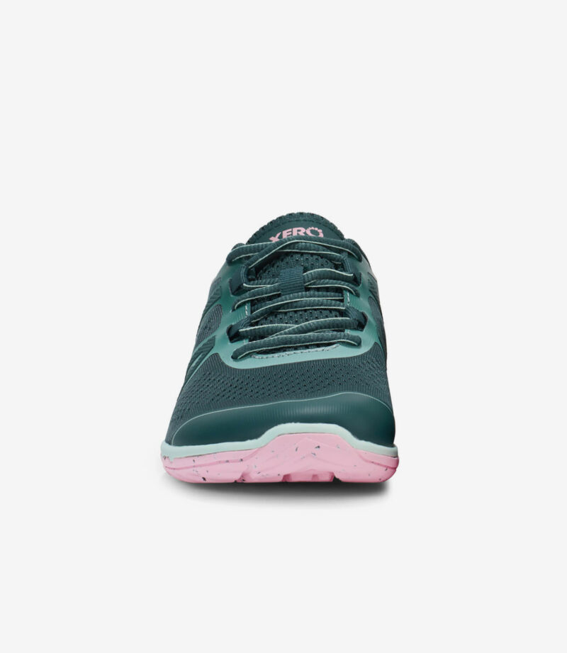 Xero HFS II Dame Grøn Moss barfodssko med blågrønt mesh, turkise snørebånd, pink sål; minimalistisk sneaker med bred tåboks.