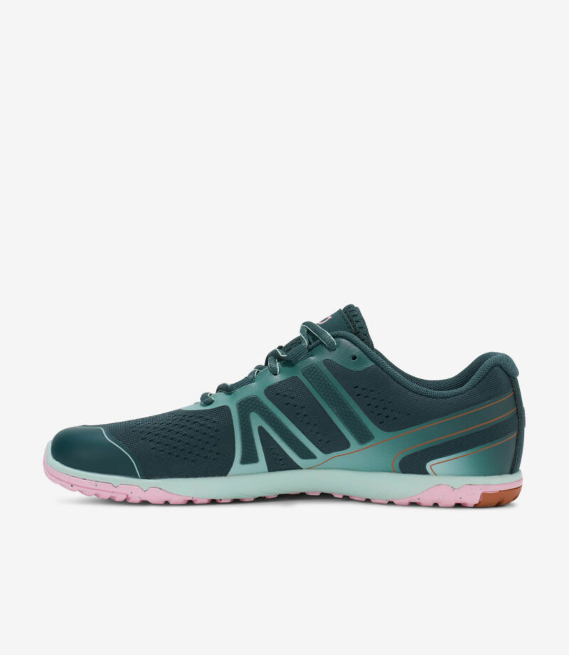 Grøn mos Xero HFS II Dame barfodssko med blågrønt mesh, pink ydersål, bred tåboks minimalistisk sneaker set fra siden på hvid.