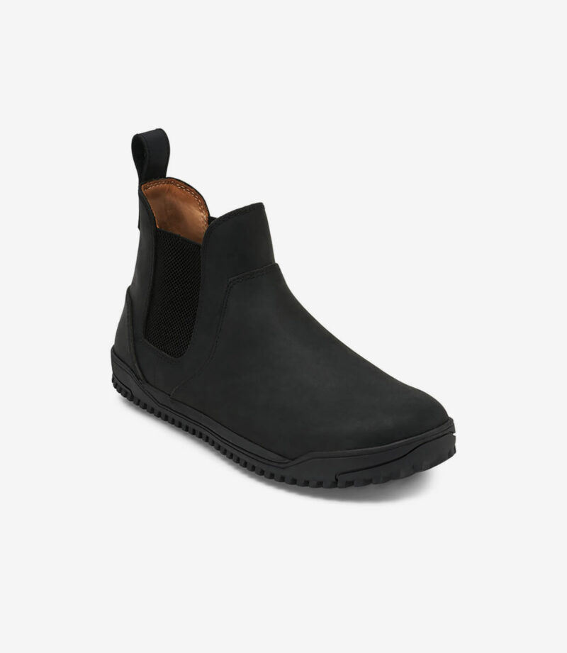 Sort Xero Ridgeway Chelsea Dame barfodsstøvle, slip-on læder, elastiske sider, bred tåboks, minimalistisk sål på hvid baggrund.
