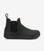 Sort Xero Ridgeway Chelsea-støvle, bred tåboks, minimalistisk barfodsstil, elastiske paneler, gummisål, set fra siden.