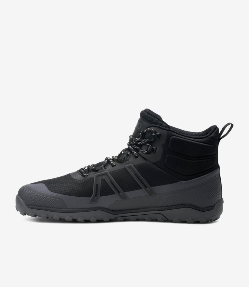 Sort Xero Scrambler Trail Mid WP barfodsvandrestøvle til mænd, mesh og syntetisk, bred tåboks, robust sål, set fra siden.
