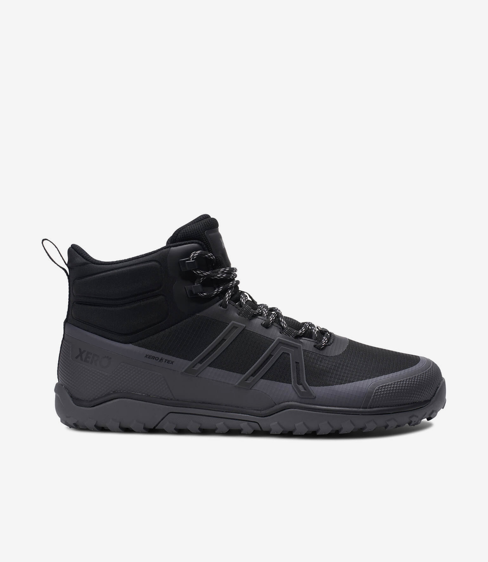 Sort Xero Scrambler Trail Mid WP barfodsvandrestøvle, minimalistisk stil, bred tåboks, robust sål, ideel til udendørs brug.
