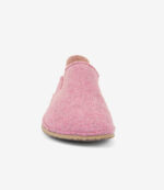 Barfodet slip-on-sko i rosa uld med bred tå og beige sål, minimalistisk sneaker-stil på hvid baggrund.