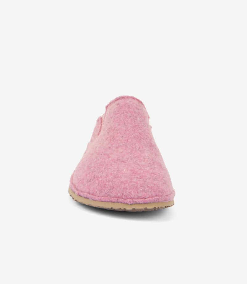Lyserød barfodssko i filt med bred tå, lysebrun sål; minimalistisk indendørssko til naturlig fodbevægelse, hvid baggrund.