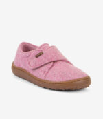 Barfodssko i rosa uld med bred tå, brun gummisål og velcrorem, minimalistisk sneaker-stil på hvid baggrund.
