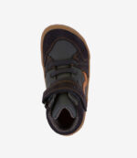 Mørkegrå og brun barfodssneaker til børn med bred tåboks, sorte snørebånd, velcrorem, minimalistisk design, set oppefra.