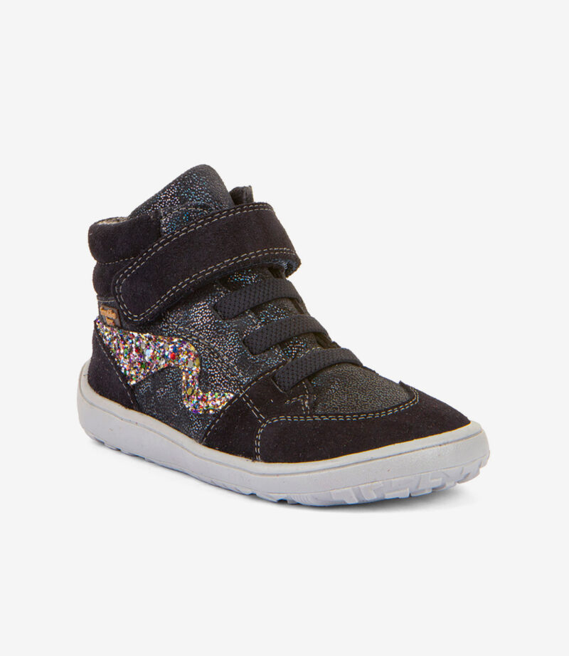 Sort barfodssneaker med høj top, bred tå, hvid sål, glitterstof, velcrorem, pailletdetalje - minimalistisk stil.