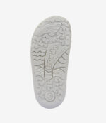 Hvid barfodsskosål med strukturerede slidbaner, "froddo BAREFOOT"-prægning og størrelse 25 ved hælen; minimalistisk sneaker-design.
