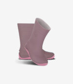 Mauve barfodsregnstøvler med bred tå, lyserøde såler og for, minimalistisk gummidesign på hvid baggrund.