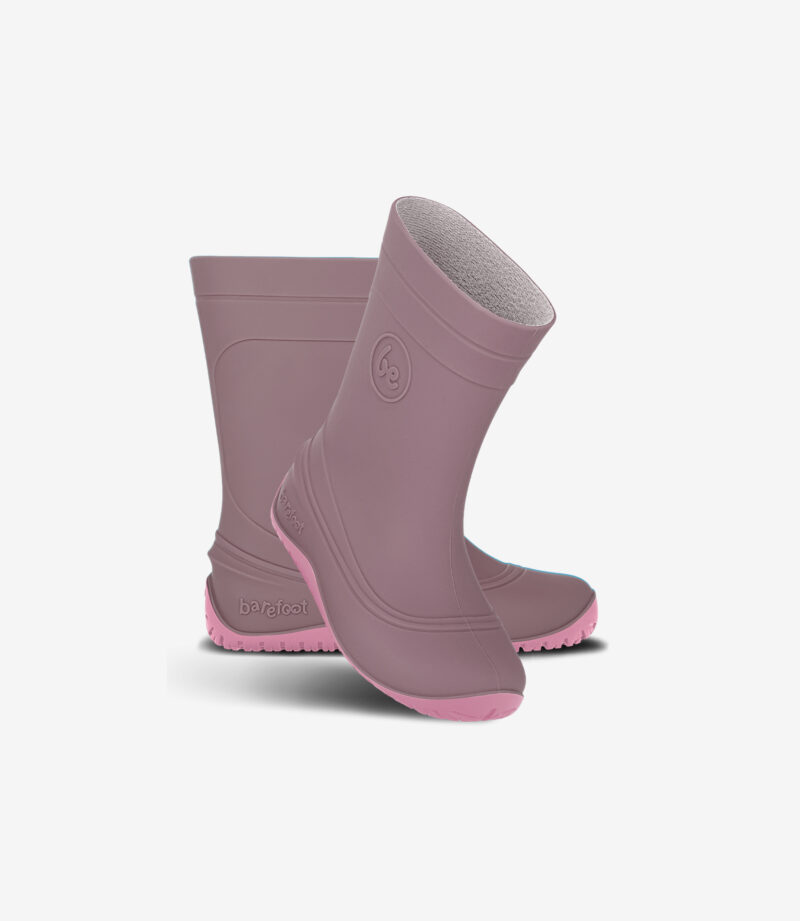 Mauve barfodsregnstøvler med bred tå, lyserøde såler og for, minimalistisk gummidesign på hvid baggrund.