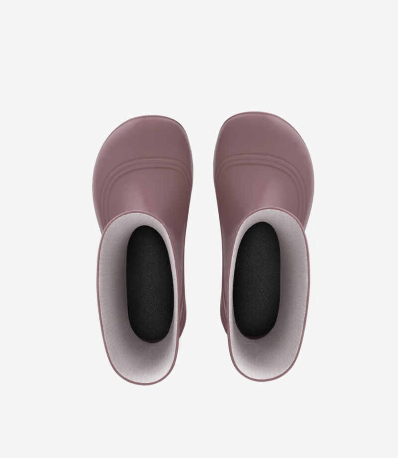 Mauve minimalistiske barfodsstøvler med bred tåboks, lysegråt for og sorte indlægssåler på en hvid baggrund.