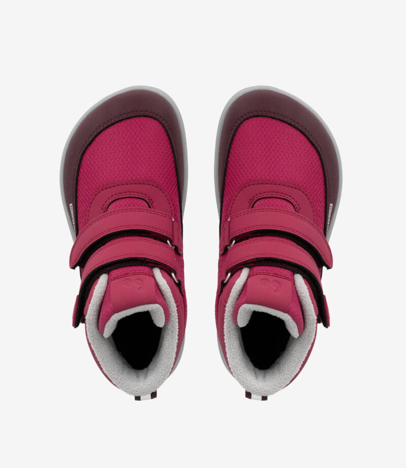 Lyserøde barfodssko til børn med velcroremme, grå såler, bred tåboks; minimalistiske sneakers set ovenfra på hvid.