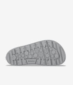 Grå gummiydersål på barfodsminimalistiske sneakers med sekskantet og trekantet greb, bred tåboks, be lenka-branding.