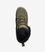 Topbillede af Xero Alpine Men's Army Green barfodsstøvle med fleeceforing, bred tåboks, beige sål og brune snørebånd.