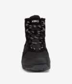 Xero Alpine Men Army Green barfodsvandrestøvle, sort overdel, robust sål, bred tåboks, minimalistisk stil på hvid baggrund.