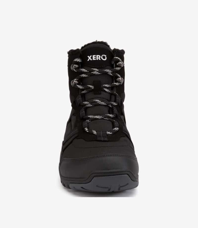 Xero Alpine Men Army Green barfodsvandrestøvle, sort overdel, robust sål, bred tåboks, minimalistisk stil på hvid baggrund.